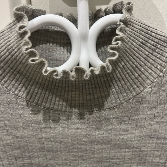 Inwear, light ribbed , 3season , never worn , wool blend . Feminine - Picture 2 of 4